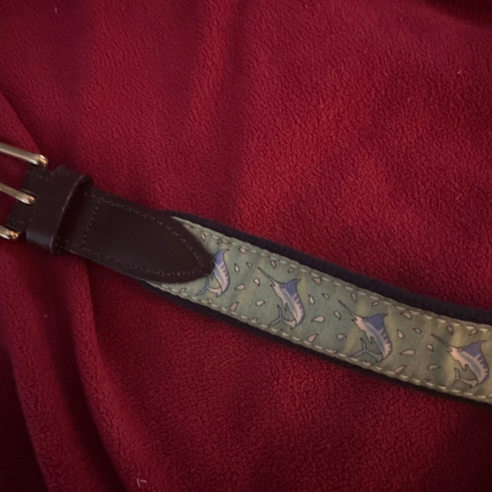 Kids vineyard vines belt word fish pattern